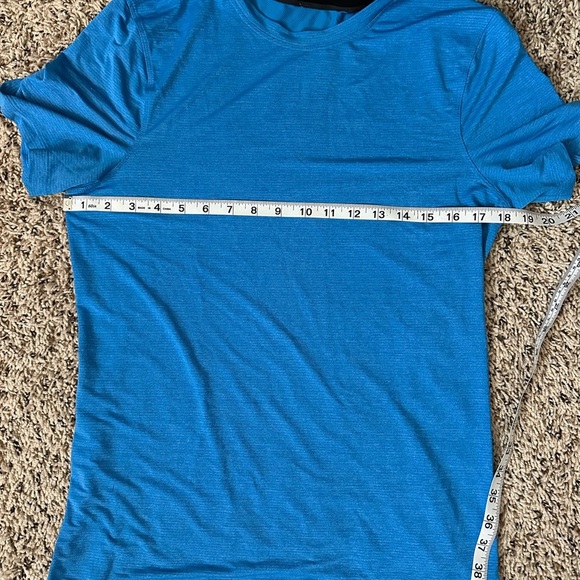 Lululemon Men's Blue T-Shirt, size S - Picture 4 of 5